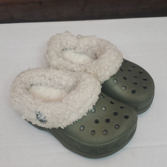 #Army Green insulated Crocs - Picture 1 of 7